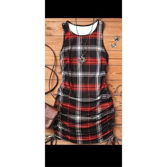 Beautiful plaid style dress with drawstring for the perfect fit every time size - Picture 7 of 9